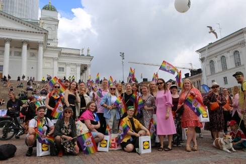 Lidliläisiä Pride-tapahtumassa